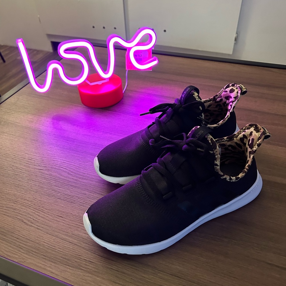 Adidas Cloudfoam tennis shoes